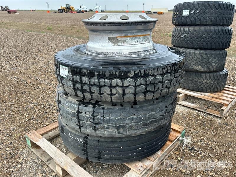 Quantity of (3) Tires Opony, koła i felgi