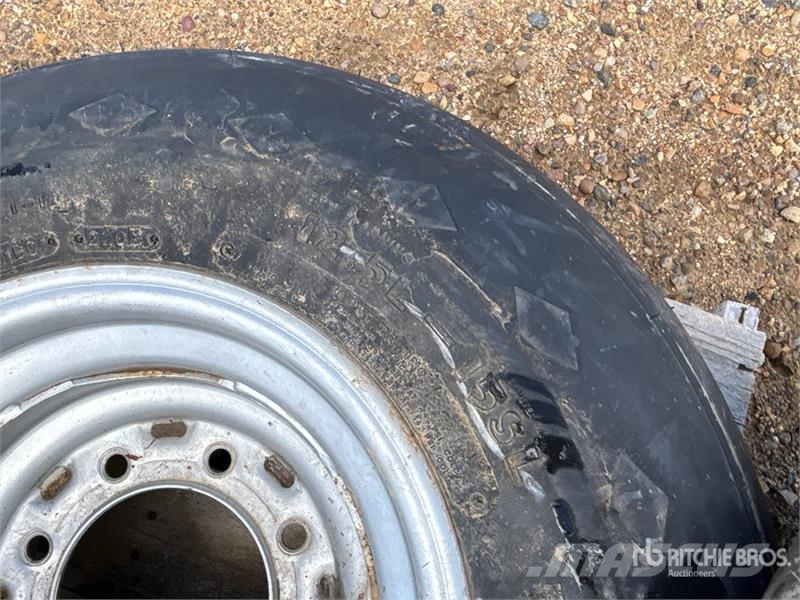 Quantity of (3) Tires Opony, koła i felgi