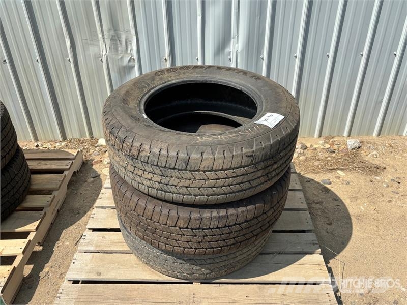Quantity of (3) Tires Opony, koła i felgi