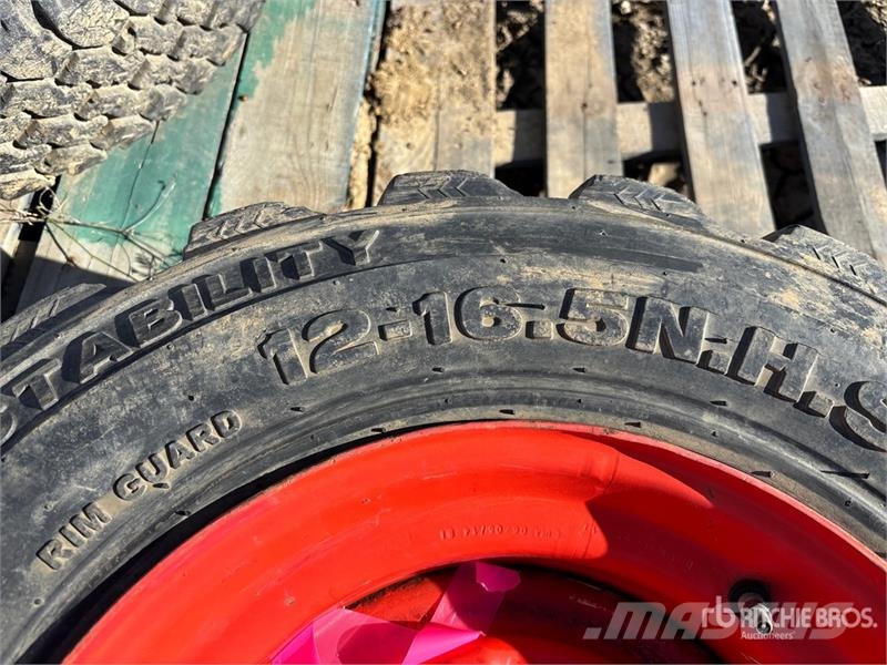 Quantity of (3) Tires Gume, točkovi i felne