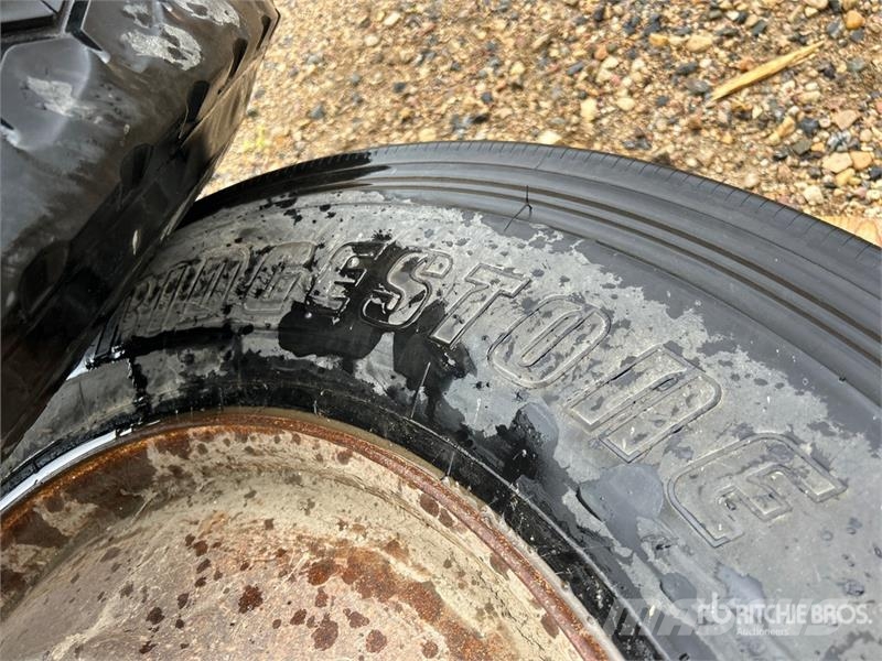 Quantity of (3) Tires Opony, koła i felgi