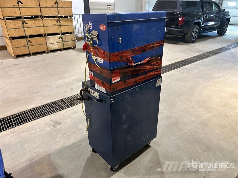  Quantity of (3) Tool Box معدات البناء - غير ذلك