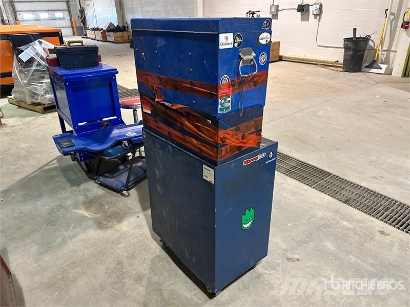 Quantity of (3) Tool Box معدات البناء - غير ذلك
