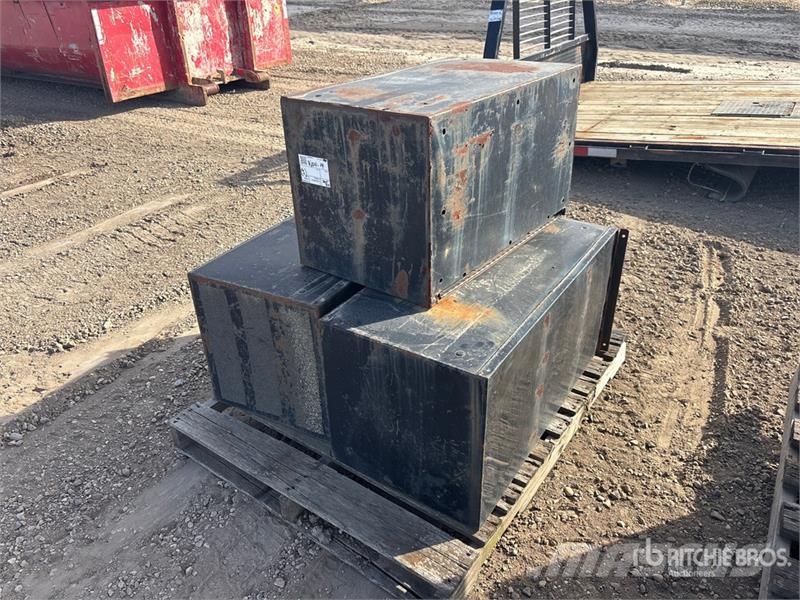 Quantity of (3) Truck Boxes Коммерческий транспорт - Другие