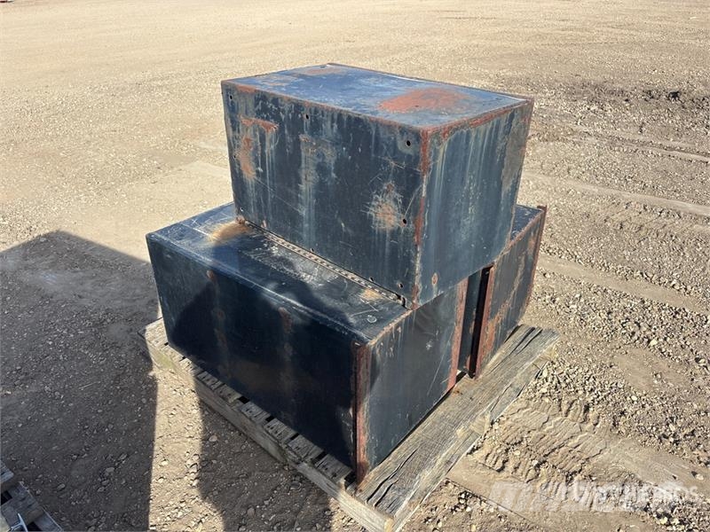 Quantity of (3) Truck Boxes Коммерческий транспорт - Другие