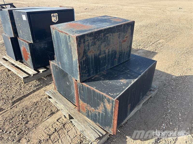 Quantity of (3) Truck Boxes Коммерческий транспорт - Другие