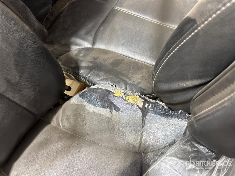  Quantity of (3) Truck Tractor Seats Andre komponenter