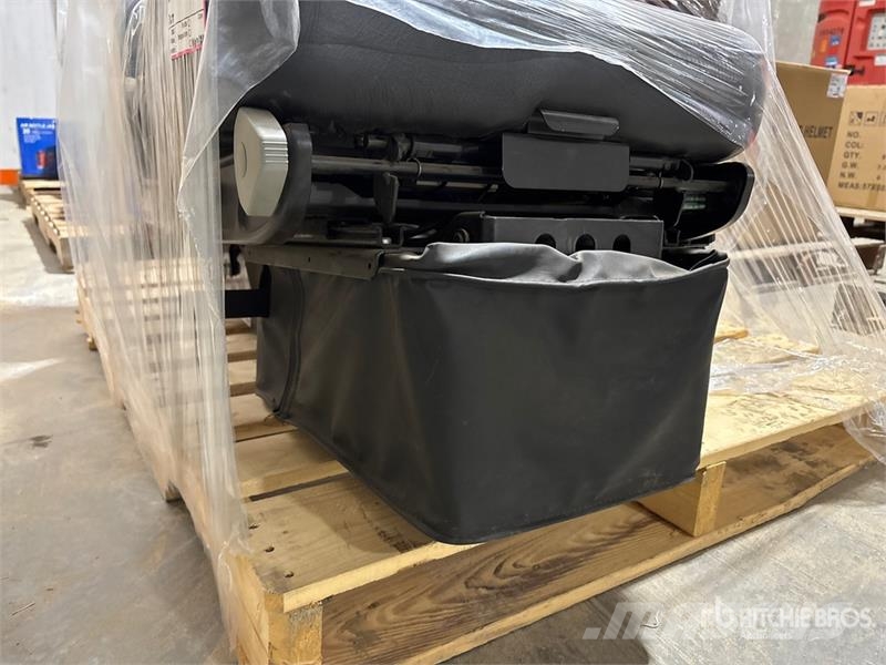  Quantity of (3) Truck Tractor Seats Andre komponenter