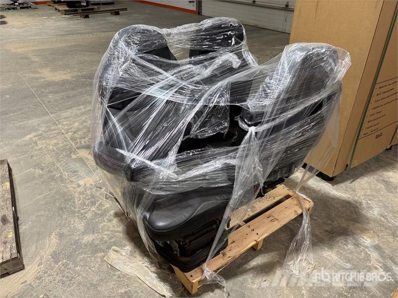  Quantity of (3) Truck Tractor Seats Andre komponenter