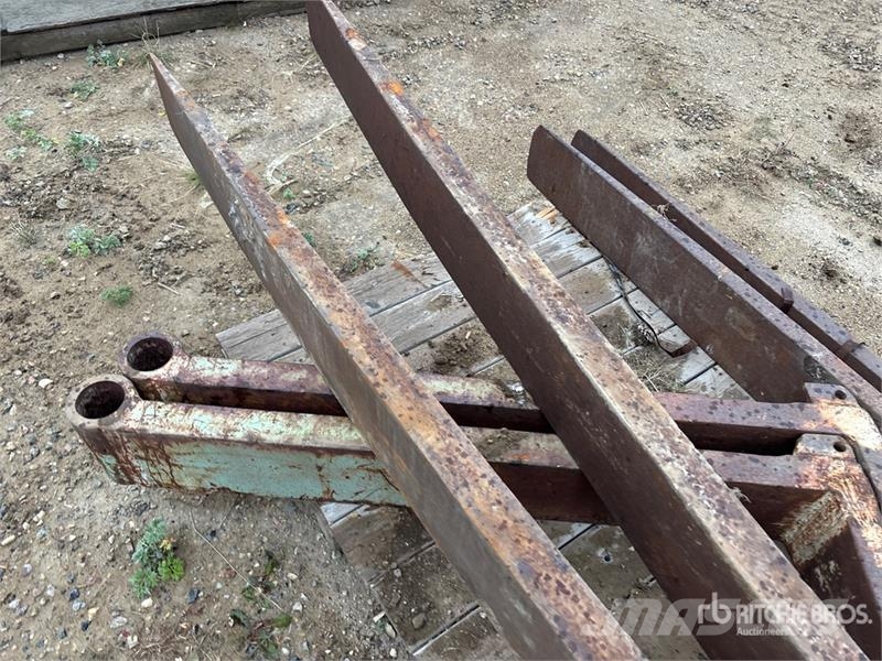 Quantity of (3) Wheel Loader Forks Fourche