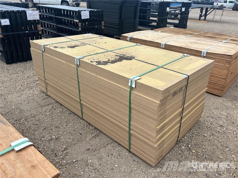  Quantity of (30) 1 1/8" 4x8 G2S (Good 2 Sides) Wit Ďalšie komponenty