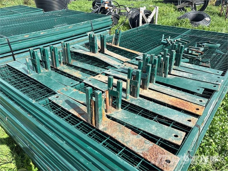 Quantity of (30) 118 in x 70 in Powder Coated Temp Компоненты строительной техники