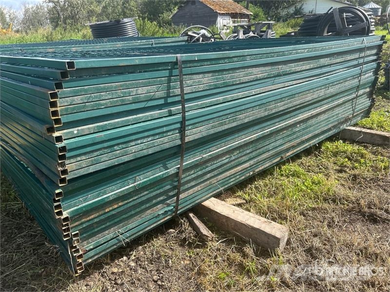 Quantity of (30) 118 in x 70 in Powder Coated Temp Компоненты строительной техники