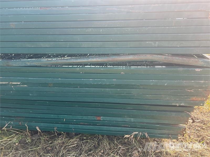 Quantity of (30) 118 in x 70 in Powder Coated Temp Компоненты строительной техники