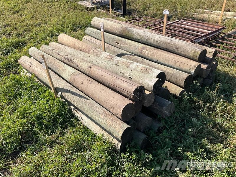 Quantity of (30) Corner Fence Posts Egyéb állattenyésztés gépei és tartozékok