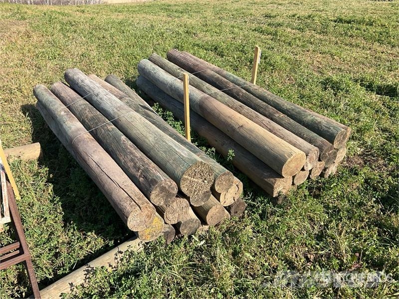 Quantity of (30) Corner Fence Posts Egyéb állattenyésztés gépei és tartozékok