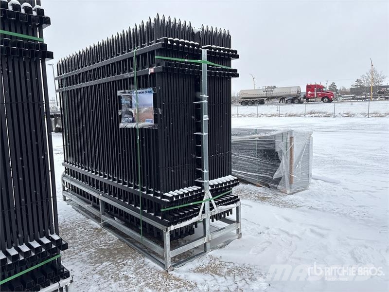  Quantity of (30) Iron Fencing Attrezzature per recinzioni