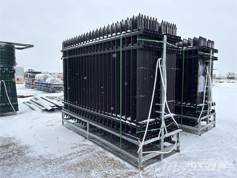  Quantity of (30) Iron Fencing Attrezzature per recinzioni