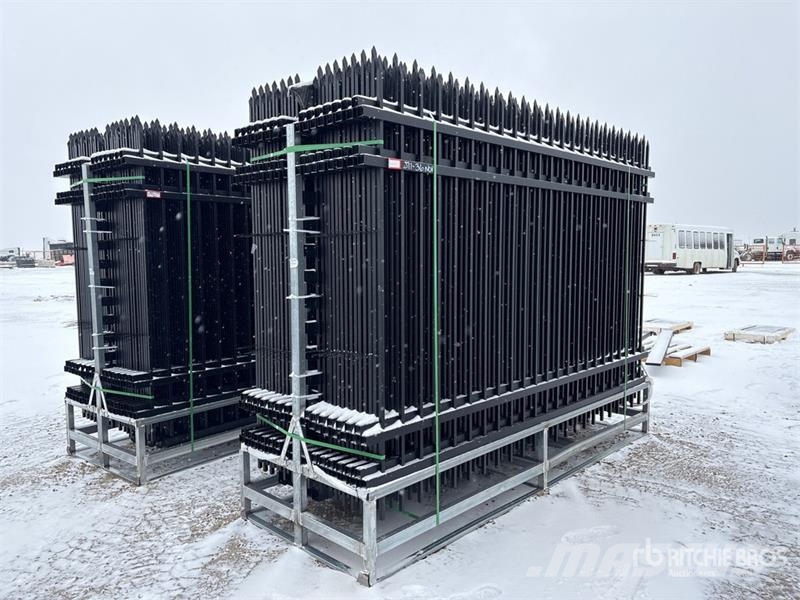  Quantity of (30) Iron Fencing Attrezzature per recinzioni