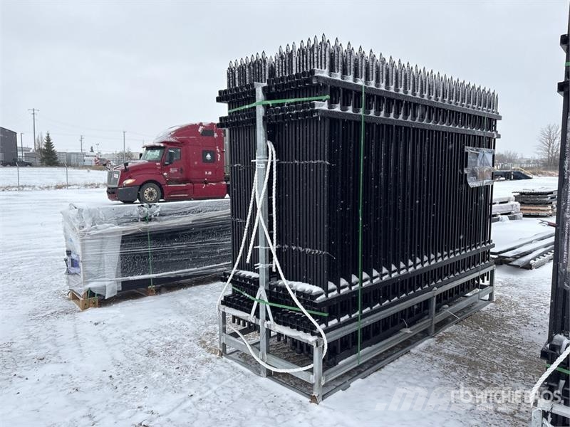  Quantity of (30) Iron Fencing Attrezzature per recinzioni