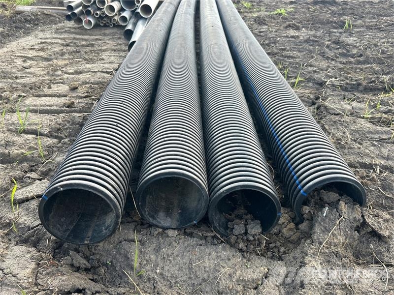 Quantity of (30) PVC & Corrugated Pipe Drugi deli