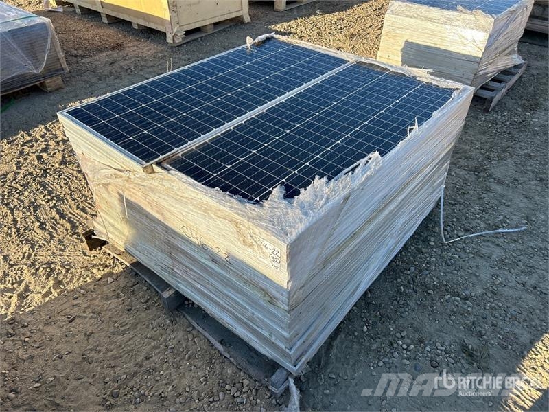 Quantity of (32) 100W Solar Panels Andere Zubehörteile