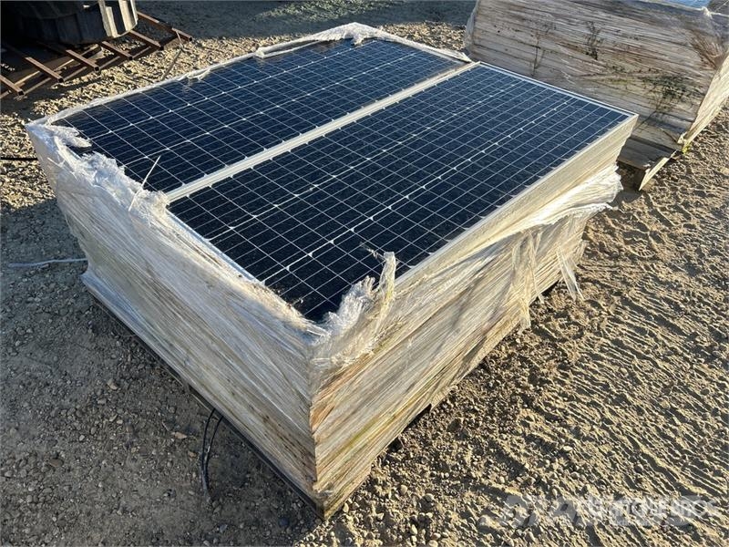 Quantity of (32) 100W Solar Panels Andere Zubehörteile