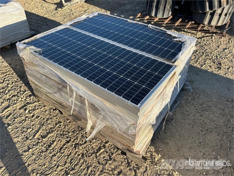 Quantity of (32) 100W Solar Panels Andere Zubehörteile