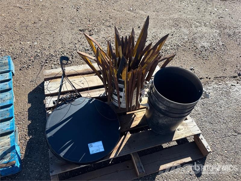 Quantity of (32) Crop Lifters Kiti naudoti statybos komponentai