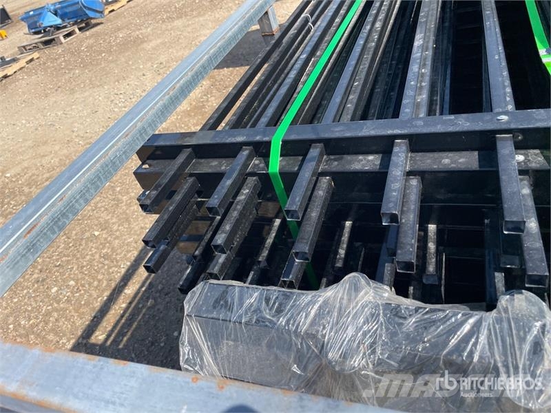  Quantity of (32)  STARVOX SV0608-32 7 ft 10 in x 5 Oprema za ograje