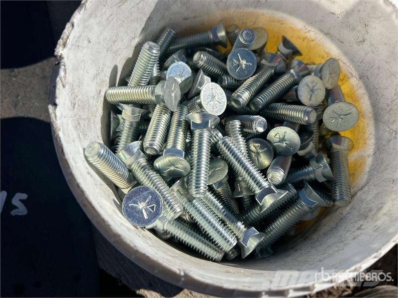 Quantity of (35) 16 in Cultivator Shovels Egyéb alkatrészek