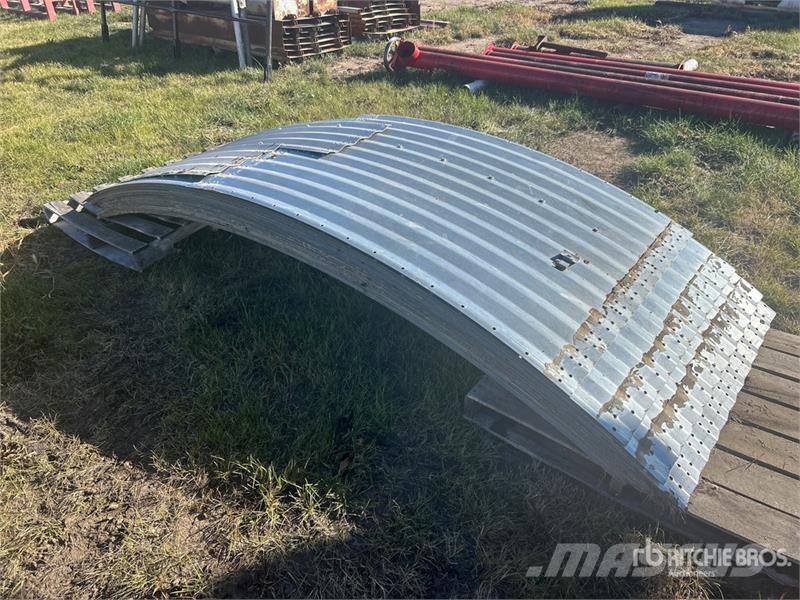 Quantity of (35) Corrugated Metal Grain Bin Sheets Andre komponenter