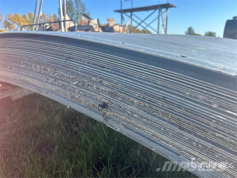Quantity of (35) Corrugated Metal Grain Bin Sheets Andre komponenter
