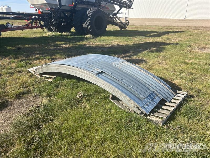 Quantity of (35) Corrugated Metal Grain Bin Sheets Andre komponenter