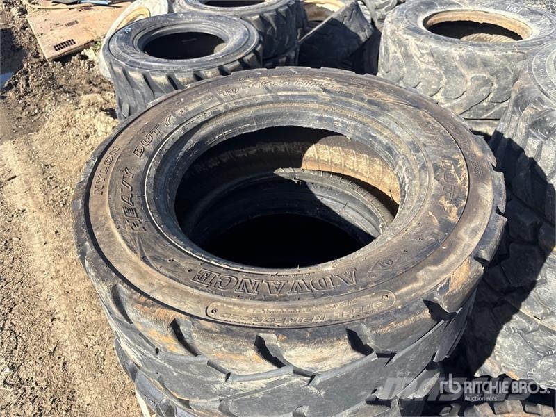 Quantity of (4) 10-16.5 Tires Gume, točkovi i felne