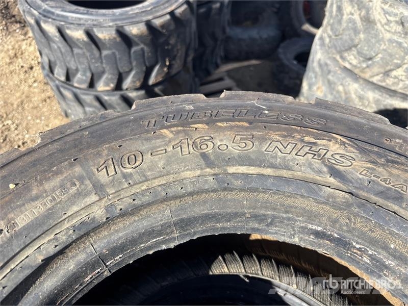 Quantity of (4) 10-16.5 Tires Gume, točkovi i felne