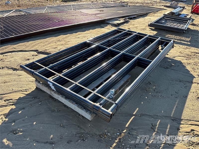 Quantity of (4) 10 ft x 5 ft Steel Livestock Gate Autres matériels d'élevage