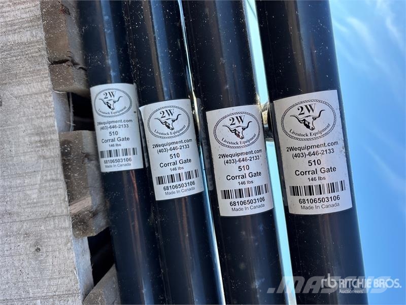 Quantity of (4) 10 ft x 5 ft Steel Livestock Gate Autres matériels d'élevage