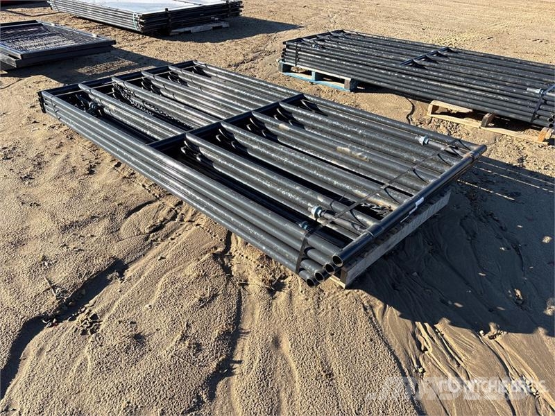 Quantity of (4) 10 ft x 5 ft Steel Livestock Gate Autres matériels d'élevage