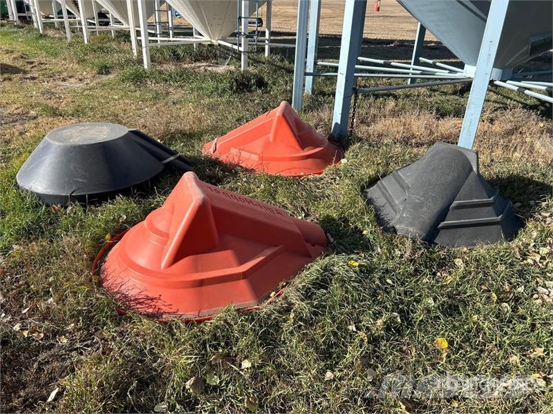  Quantity of (4) 10 in Poly Hopper Saagi töötlemise ja ladustamise seadmed - Muud