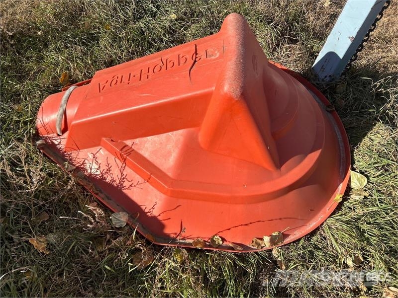  Quantity of (4) 10 in Poly Hopper Saagi töötlemise ja ladustamise seadmed - Muud