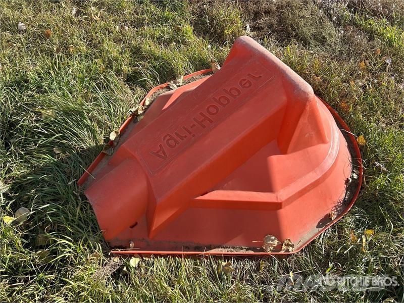  Quantity of (4) 10 in Poly Hopper Saagi töötlemise ja ladustamise seadmed - Muud