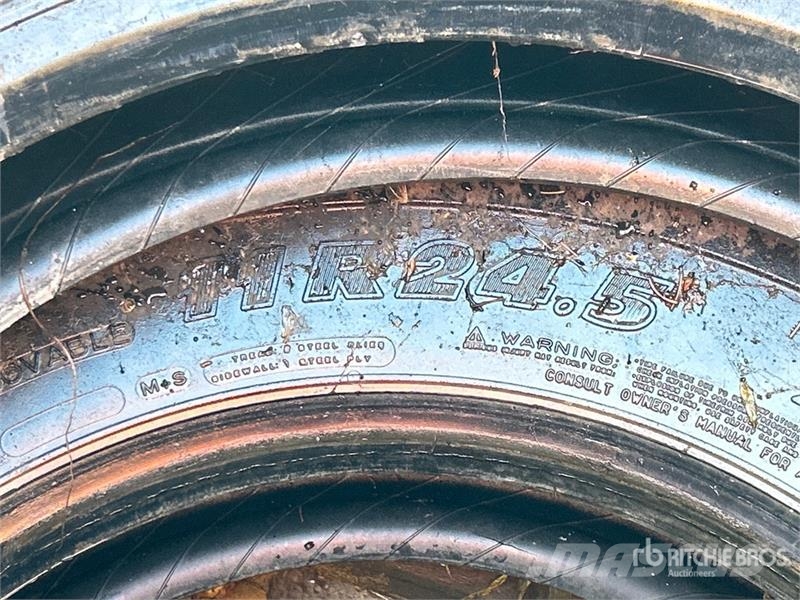 Quantity of (4) 11R24.5 Tires Gume, kolesa in platišča