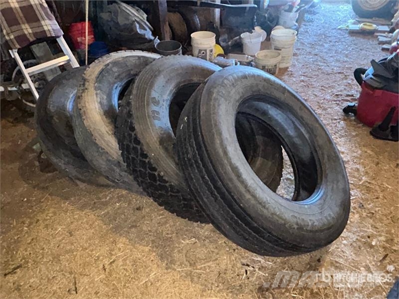 Quantity of (4) 11R24.5 Tires Gume, kolesa in platišča