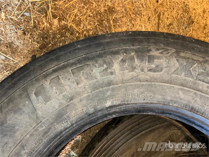 Quantity of (4) 11R24.5 Tires Gume, kolesa in platišča