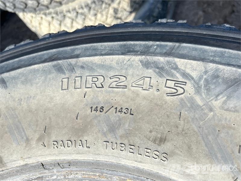 Quantity of (4) 11R24.5 Tires Gume, kolesa in platišča