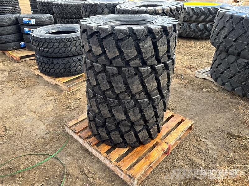 Quantity of (4) 12-16.5 Skid Steer Tires (Unused) Gume, točkovi i felne
