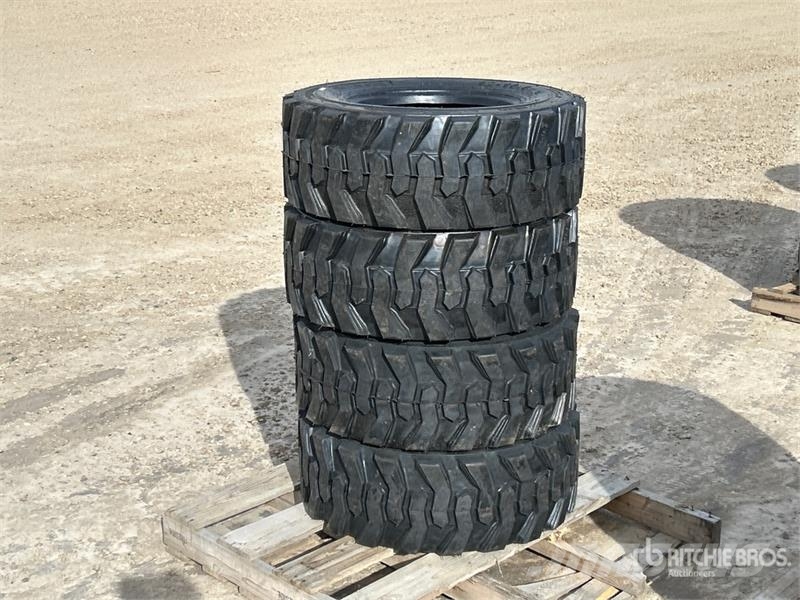 Quantity of (4) 12-16.5 Skid Steer Tires (Unused) Gume, kolesa in platišča