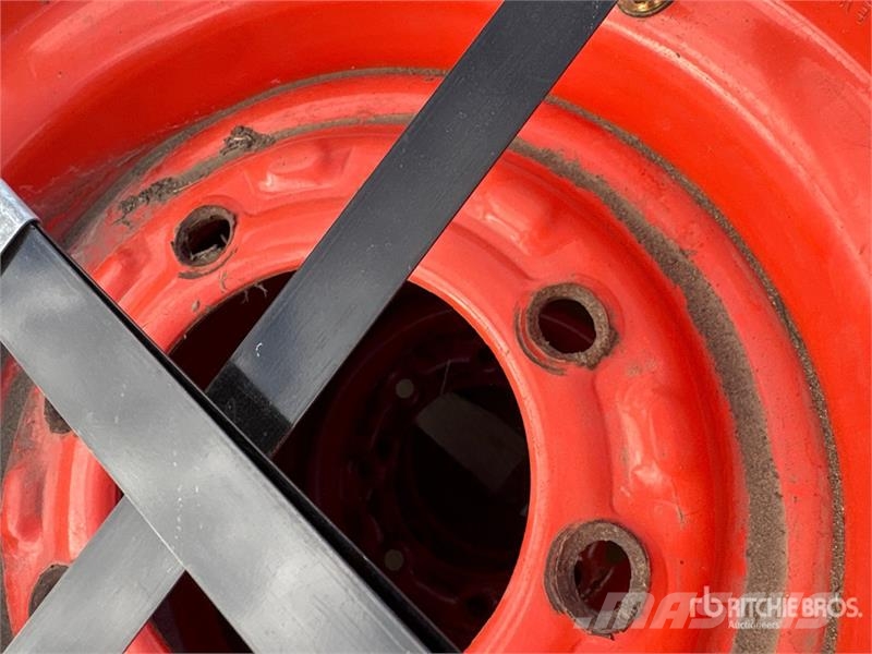 Quantity of (4) 12-16.5 Tires الإطارات والعجلات والحافات