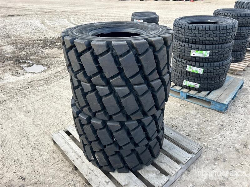 Quantity of (4) 12-16.5 Skid Steer Tires (Unused) Gume, kolesa in platišča